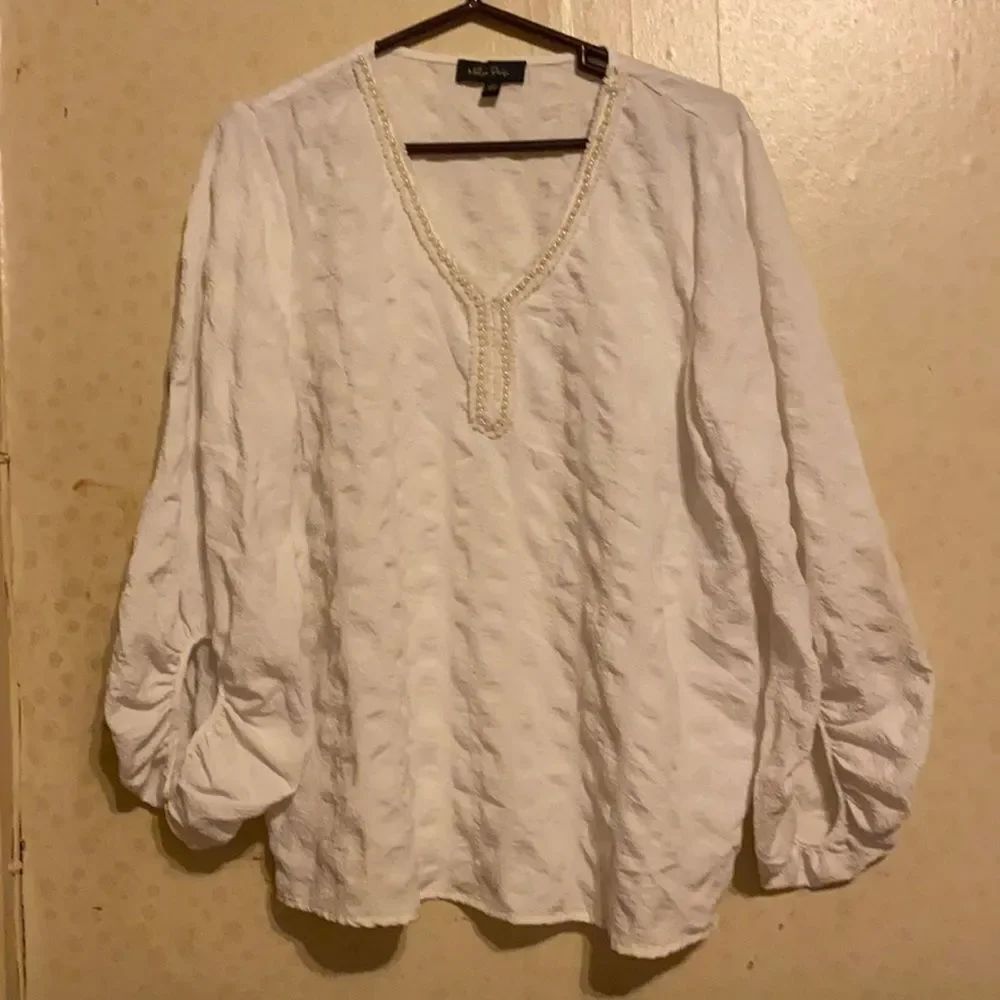 Melissa Paige Pearl Accented Top sz. L